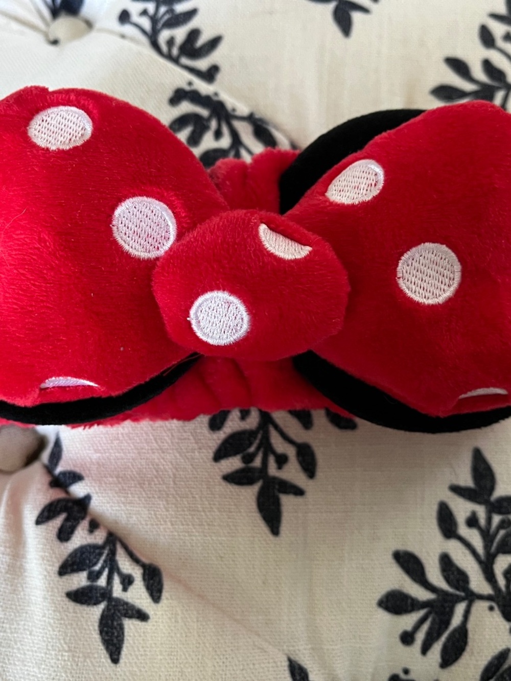 Minnie Mouse , Skincare Headband! Like New used once ! Sooo adorable !